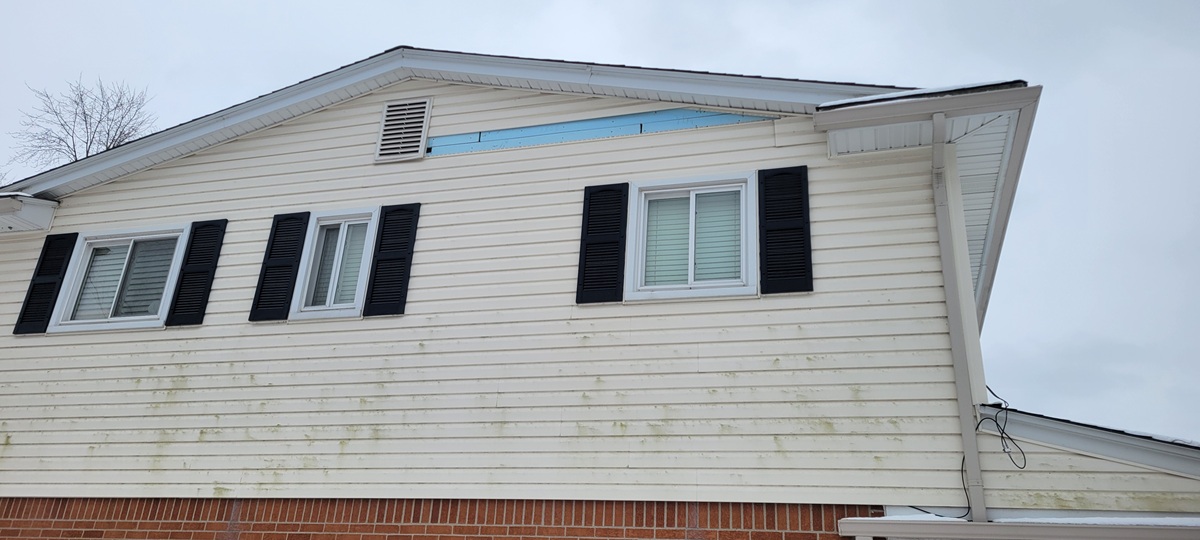 Canton siding repair crew